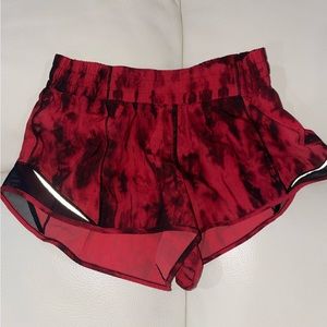 Lululemon Hotty hot 2.5” Shorts size 6
